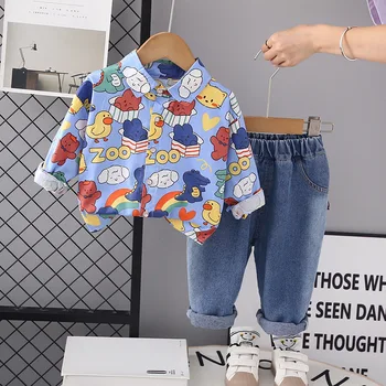 Новинка 2023 года, Детская Весенне-осенняя Модная рубашка с длинными рукавами и отворотами в виде мультяшных животных с джинсовыми штанами, комплекты одежды для маленьких мальчиков и девочек